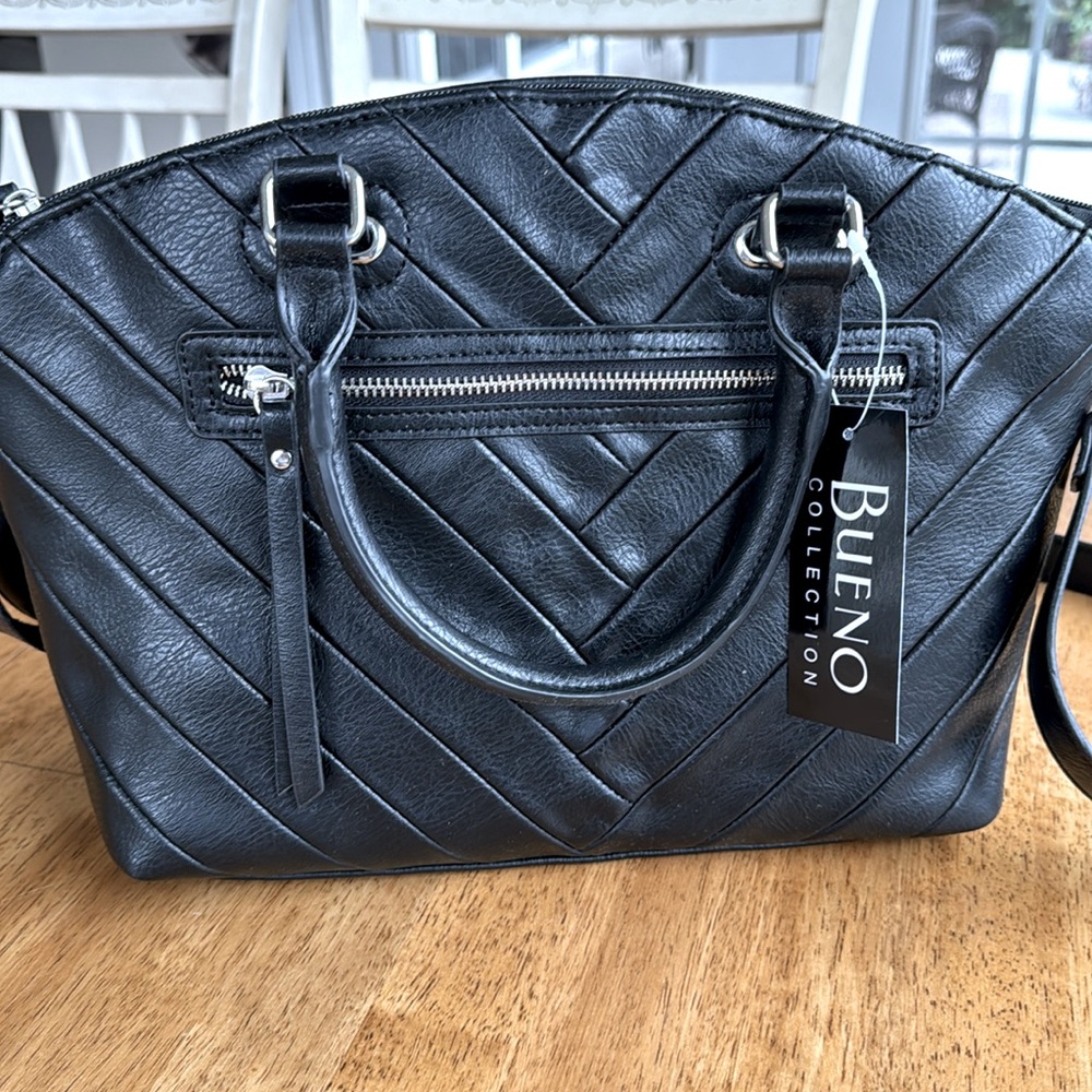 New with tag women’s Bueno collection handbag black